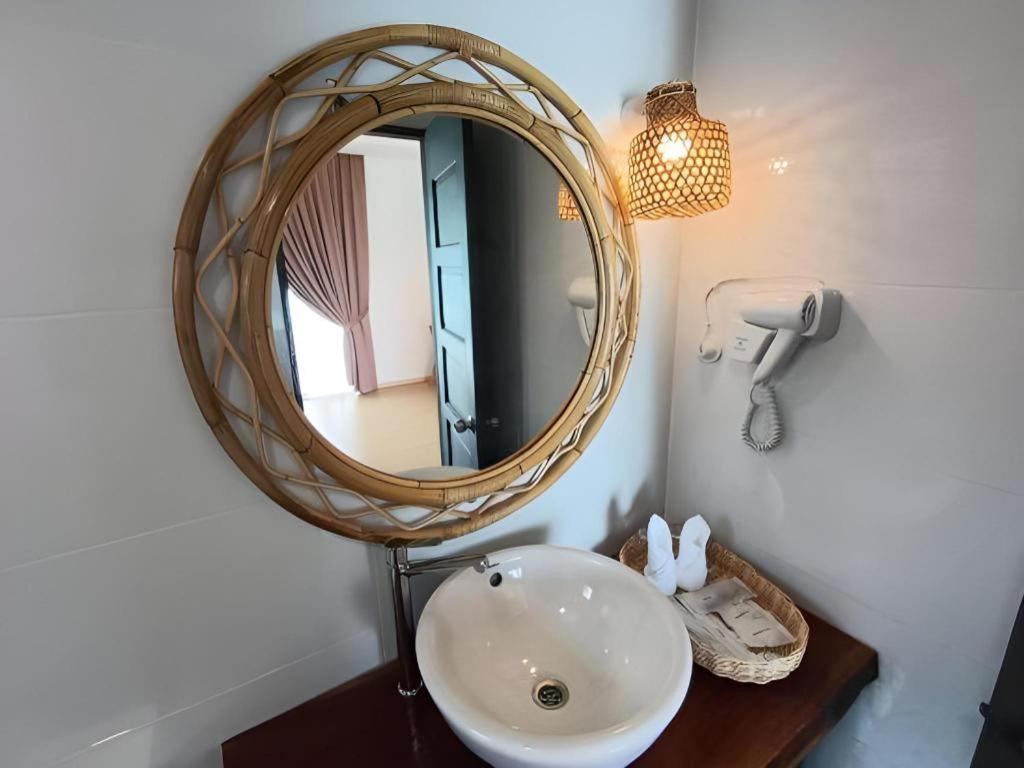Sand Bay Resort Семпорна Екстериор снимка