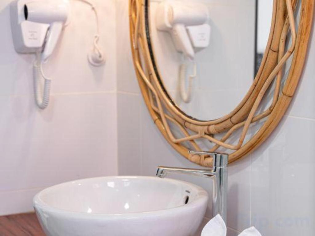 Sand Bay Resort Семпорна Екстериор снимка